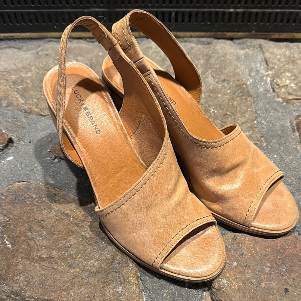 Lucky Brand Women's Tan Slingback Sandals